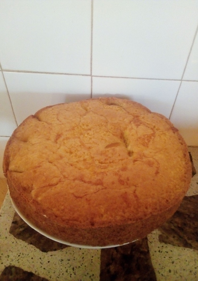 Una foto de Torta fácil de duraznos
