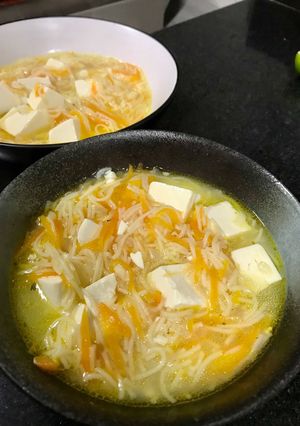 Una foto de Sopa de tofu con cabellos de ángel