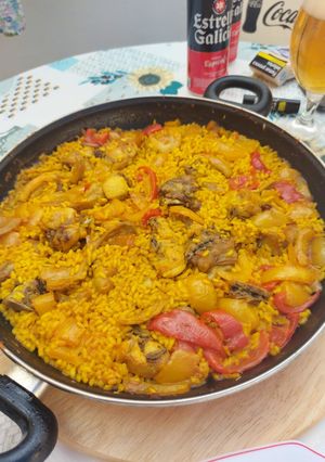 Una foto de Arroz con conejo y romero