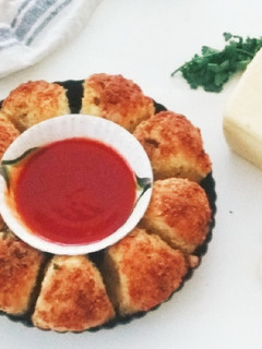 A picture of Garlic Cheese Monkey Bread.