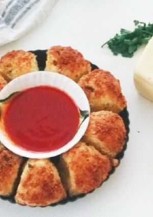 A picture of Garlic Cheese Monkey Bread.