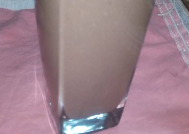 Steps to Make Banana chocolate smoothie