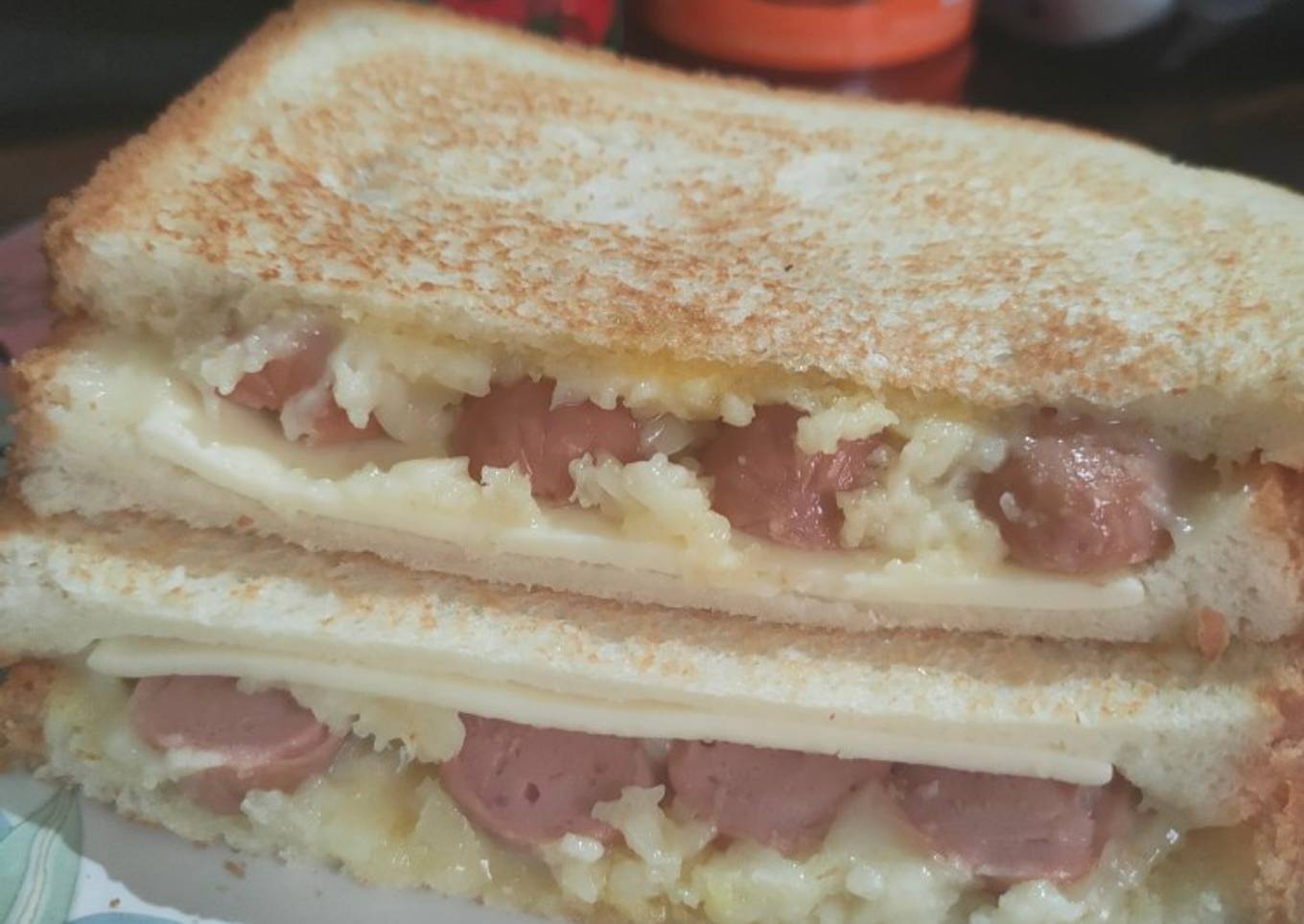 Cheesy sausage sandwich (Roti isi sosis ngejuu) 🥪