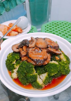 Foto resep Tumis brokoli & jamur dengan saus tiram