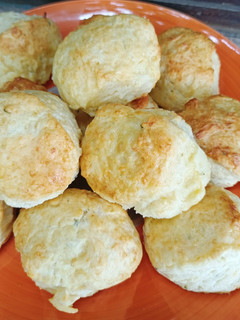 Una foto de Scones de Queso Fáciles 🧀