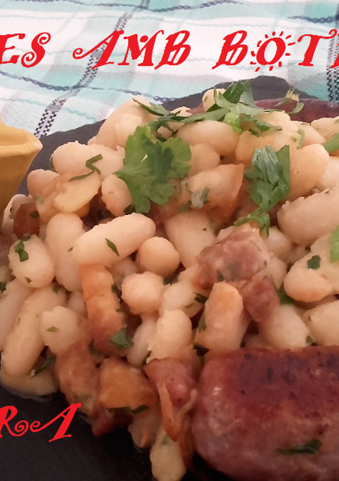Una foto de Mongetes amb botifarra - judías con butifarra (con panceta)
