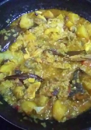 রুই মাছের মাথা দিয়ে মুড়ি ঘন্ট (Rui macher matha diye muri ghonto recipe in Bengali) রেসিপির প্রধান ছবি