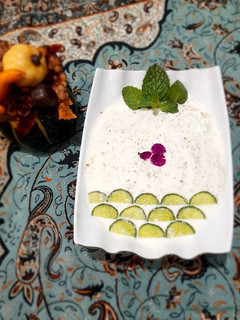 عکسی از دستور تزئين ماست و خیار
