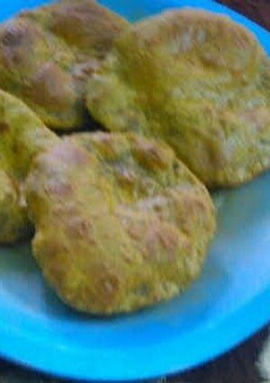 A picture of Methi ki Poori.