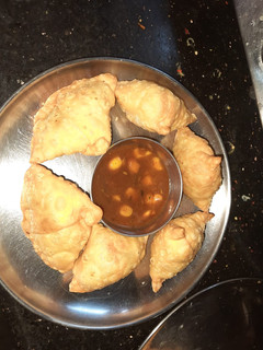 समोसे (Samose recipe in hindi) रेसिपी मुख्य फोटो