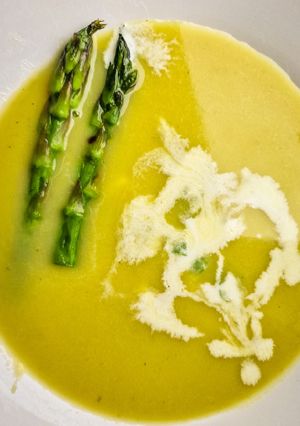 O poză a rețetei Supă cremă de sparanghel verde.