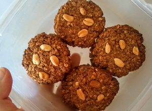 Una foto de Cookies de garbanzos, avena y coco 🍪