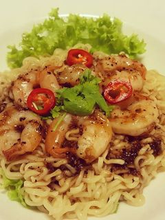 รูปของ บะหมี่ซอสพริกไทยดำกุ้งสด