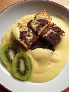 A picture of Desert vanilla and chocolate cake.