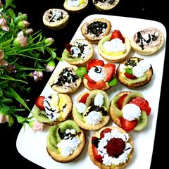 A picture of Custard fruit tart.