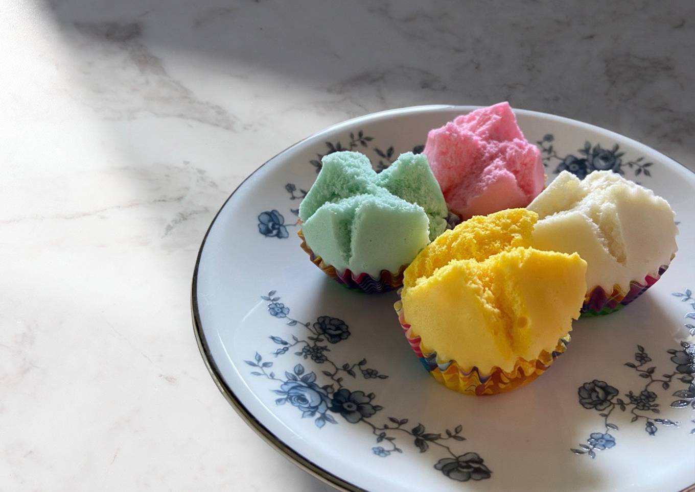 Mimi's ขนมถ้วยฟู Tiny Chinese Cupcakes (Steamed)