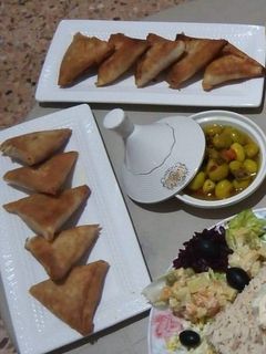 صورة لوصفة بريوات بلحم الديك الرومي والبيض المسلوق والفرماج