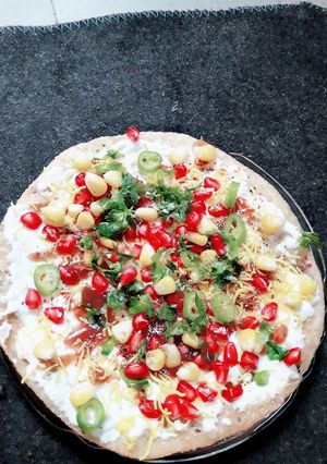 A picture of Dahi papdi.