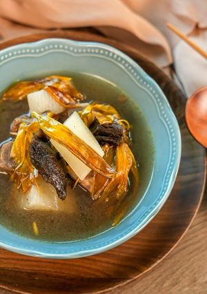 【老菜脯金針排骨湯】處暑節氣燉湯，忘憂安神又溫補 的食譜成品照片