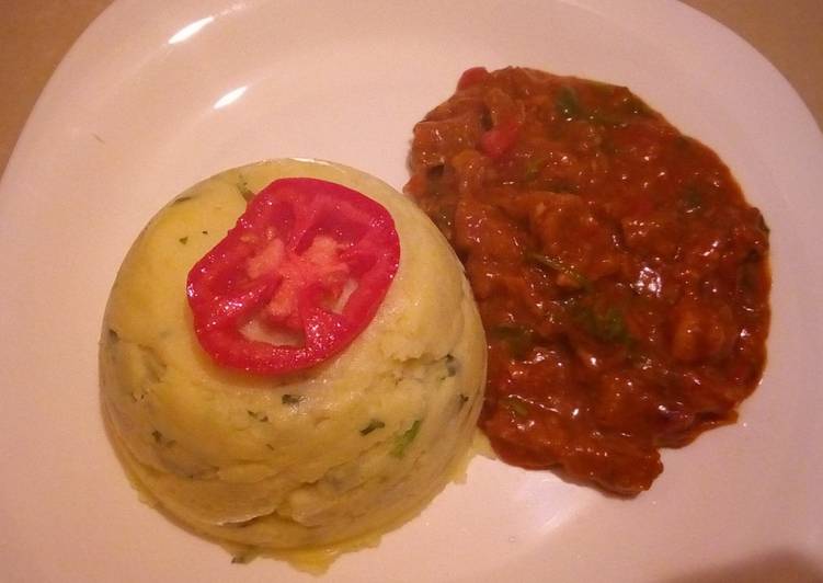 Mashed potatoes with beef stew