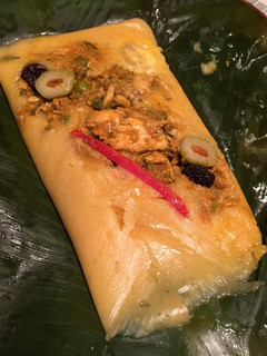 Una foto de Tamales de maíz con pollo