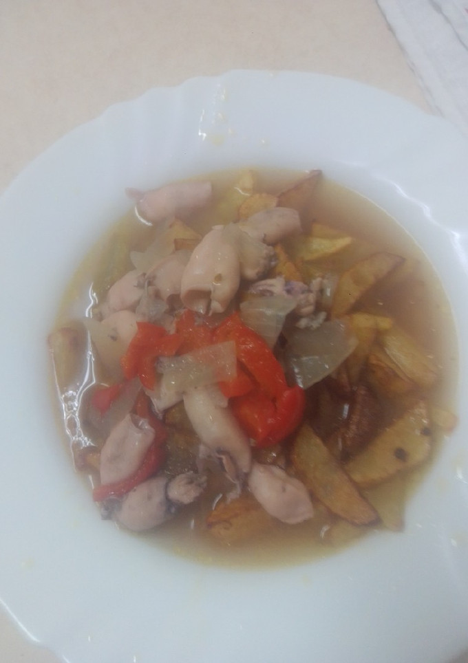 Una foto de Chipirones con patatas fritas