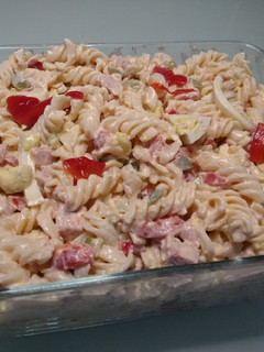 Una foto de Ensalada de pasta puertorriqueña a lo Guabino's