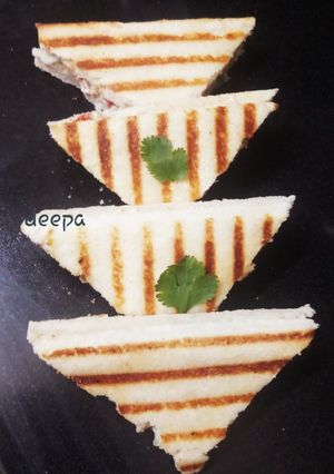 A picture of Vegetable curd sandwich grilled.