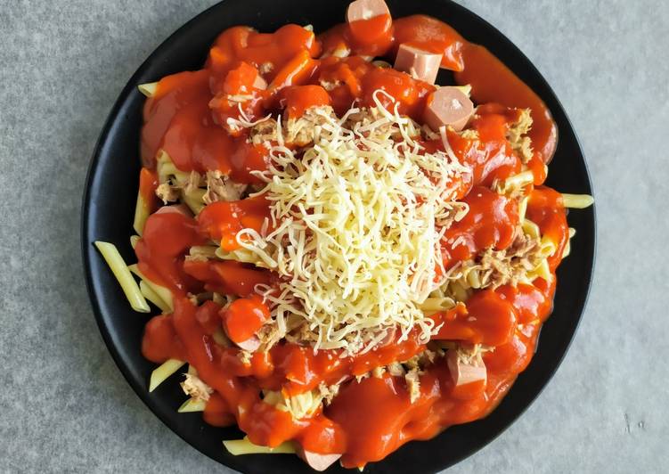 Plumas con atún y Frankfurt con queso