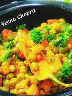 आलू मटर की सूखी सब्जी(aloo matar ki sukhi sabzi recipe in hindi) रेसिपी मुख्य फोटो