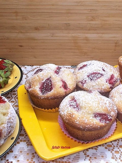 Szuper bolyhos szamócás muffin recept fotója