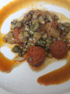 Una foto de Habas con chorizo