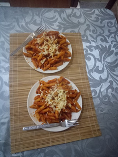 صورة لوصفة معكرونة بصوص طماطم