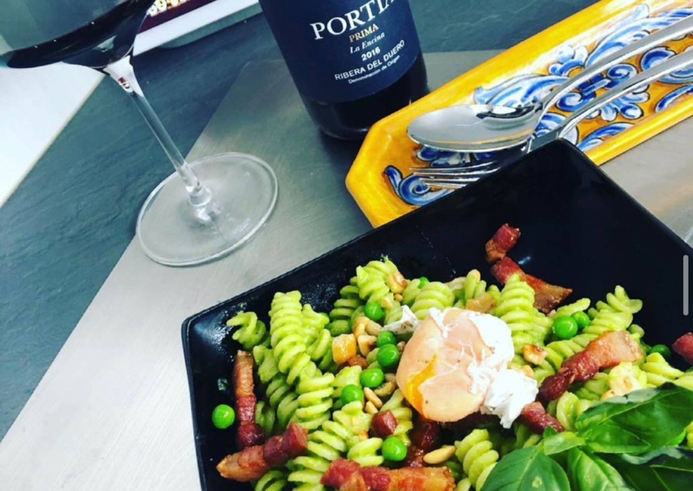 Fusilli con crema de guisantes