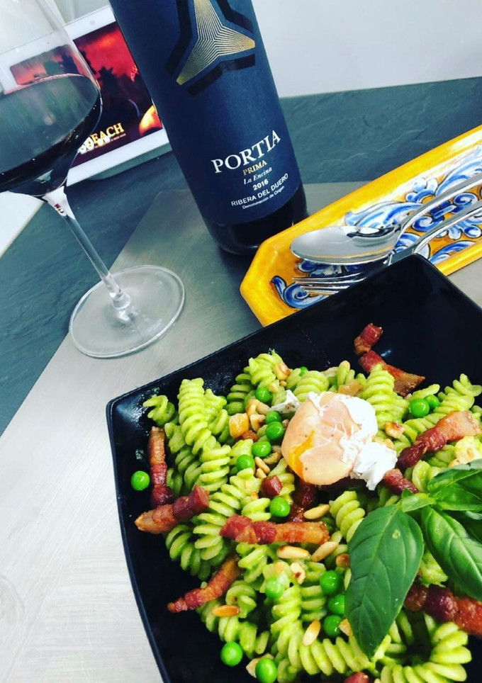 Una foto de Fusilli con crema de guisantes