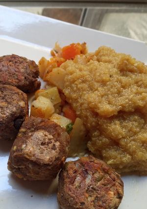 Una foto de Quinoa con verduras