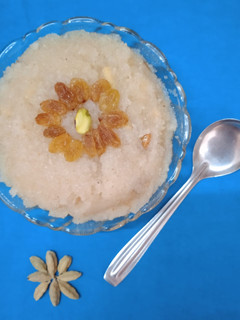 રવા નો શીરો (Rava Sheera Recipe In Gujarati) રેસીપી મુખ્ય ફોટો