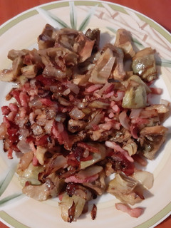Una foto de Alcachofas fritas con jamón y bacon!!