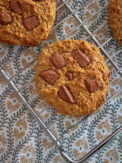 Una foto de Galletas de avena con chips de chocolate