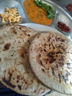 બાજરા ના રોટલા (Bajra Rotla Recipe In Gujarati) રેસીપી મુખ્ય ફોટો