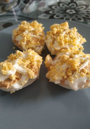 Una foto de Huevos rellenos 🥚🥫