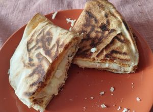 O poză a rețetei Lipie cu omletă și brânză,bun pentru micul dejun.
