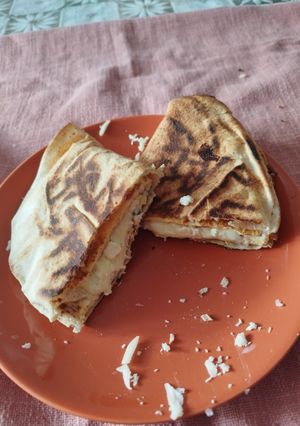 O poză a rețetei Lipie cu omletă și brânză,bun pentru micul dejun.