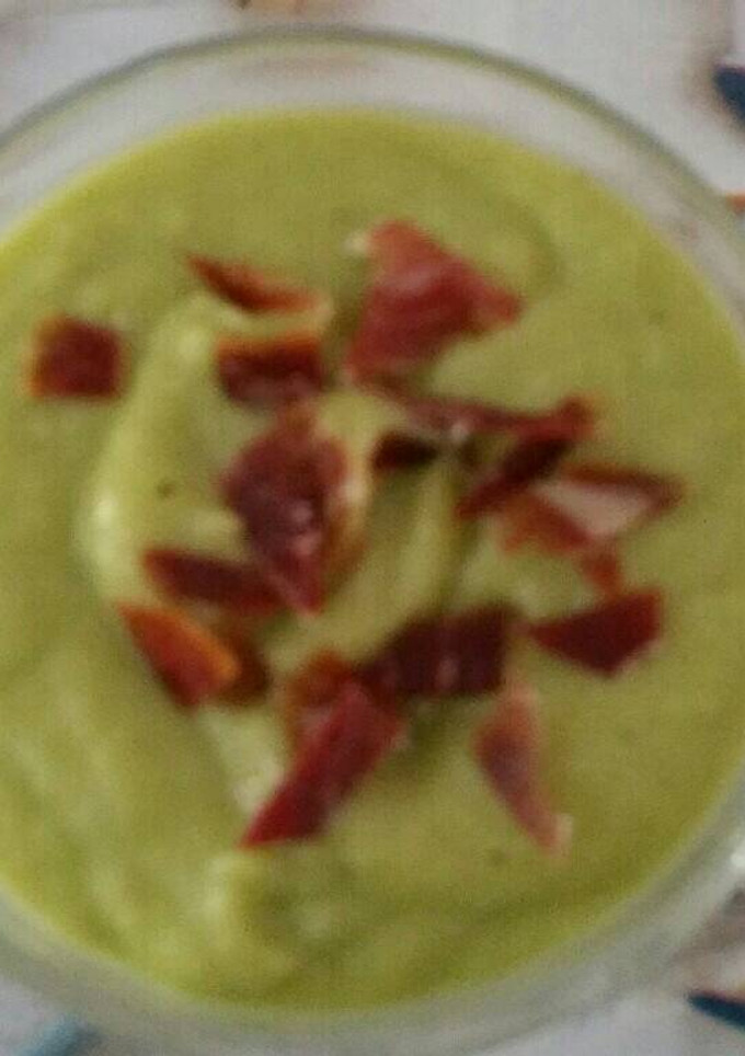 Una foto de Gazpacho de aguacate