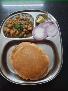 छोले भटूरे (chole bhature recipe in Hindi) रेसिपी मुख्य फोटो