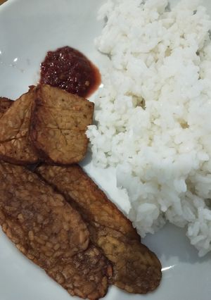 A picture of Tempe Goreng / Crispy fried tempe.