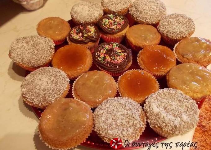 κύρια φωτογραφία συνταγής Cupcakes με μαρμελάδα νηστίσιμα