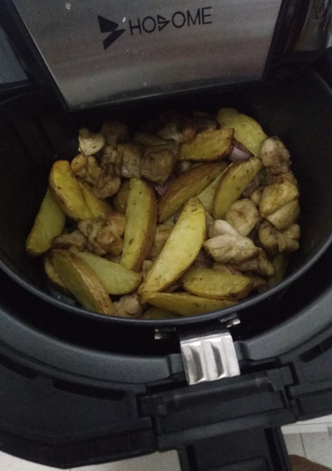 Una foto de Pollo y de patatas sin horno ni aceite