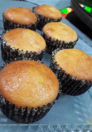A picture of 12 Vanilla cup cakes.