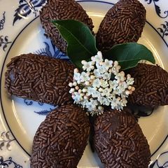 A picture of 700. California Farm Easter Chocolate Eggs and Dinner.